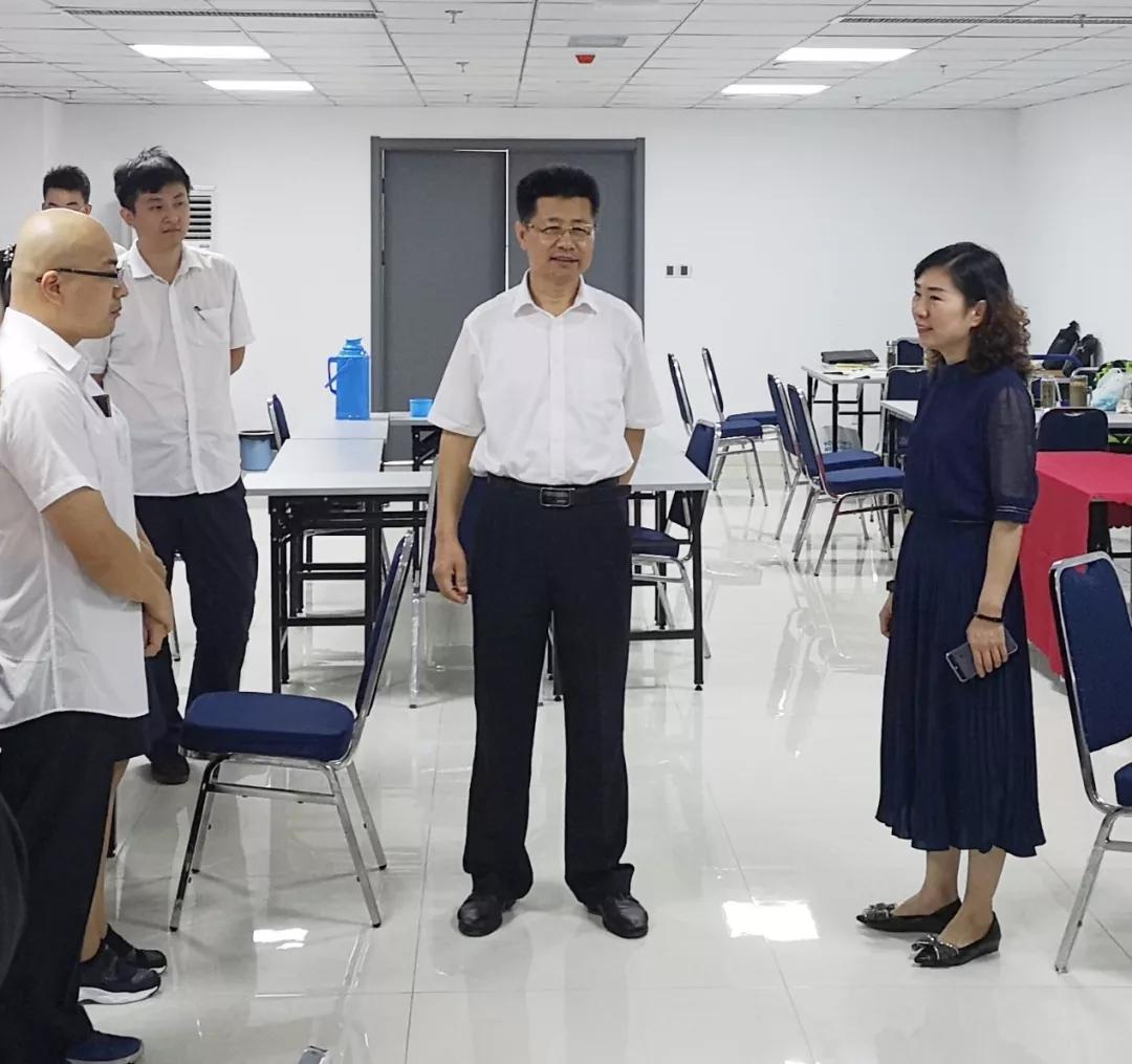 工作.jpg 工作.jpg