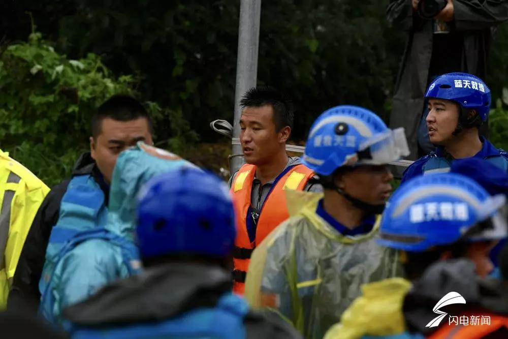 救人3.jpg 救人3.jpg